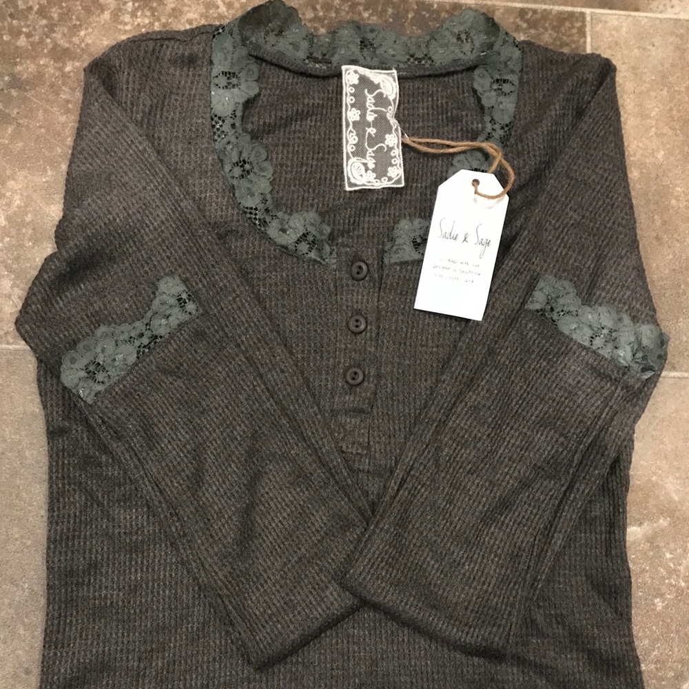 NWT Sadie and Sage Lace Trim Top